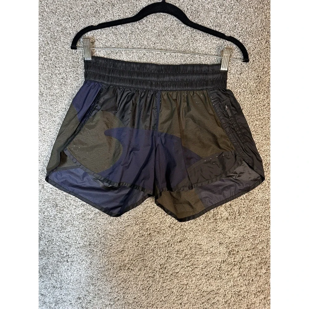 LULULEMON Size 8 Patch Game Shorts 4